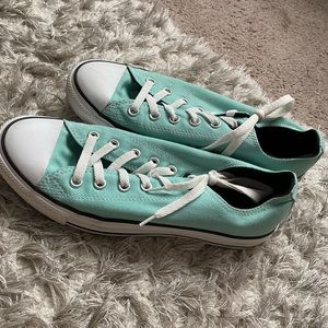 Cute mint/turquoise low top converse